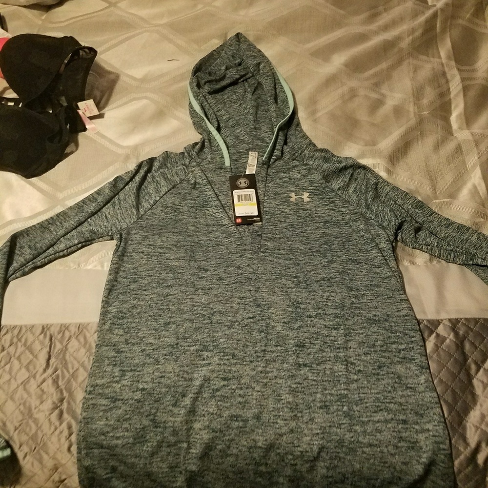 NWT UNDER ARMOUR HOODED SHIRT SIZE MEDIUM